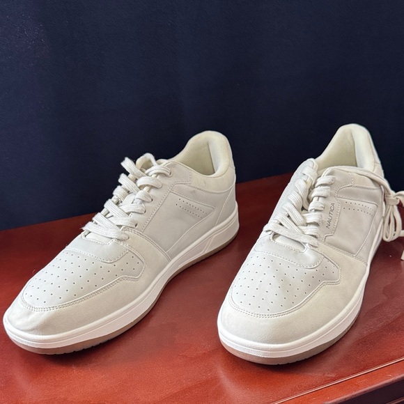 New Nautica men's light gray sneakers, size 13. - Picture 3 of 12